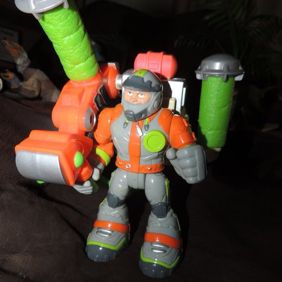 Rescue Heroes Bundle: Action & Animal Figurines, Accessories & Response Vehicles - Picture 12 of 16